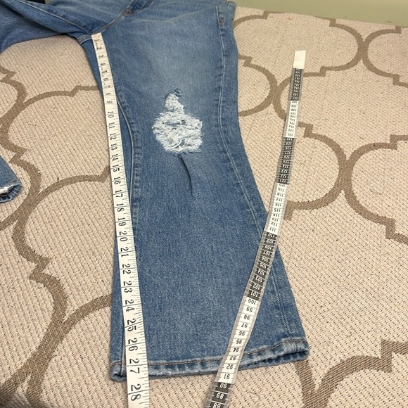 Good American Good Boy distressed knees indigo blue jeans - Picture 6 of 17